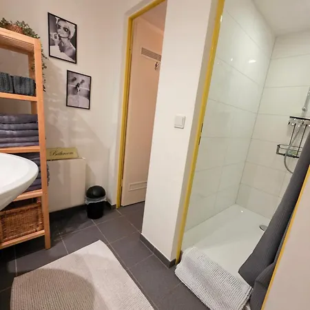 Zentrales, Ruhiges Idyll Mit Flair Düsseldorf